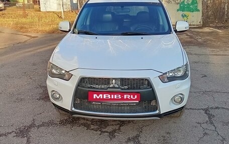 Mitsubishi Outlander III рестайлинг 3, 2011 год, 1 650 000 рублей, 7 фотография