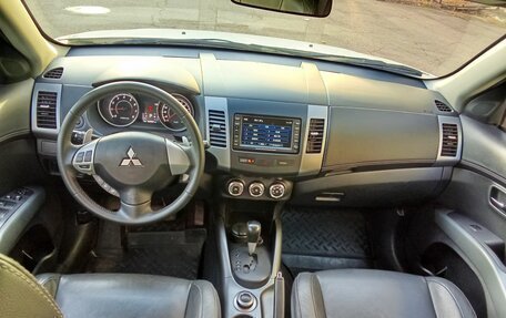 Mitsubishi Outlander III рестайлинг 3, 2011 год, 1 650 000 рублей, 23 фотография