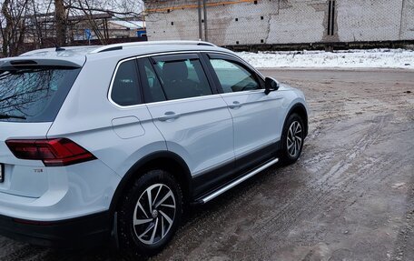 Volkswagen Tiguan II, 2018 год, 2 200 000 рублей, 3 фотография