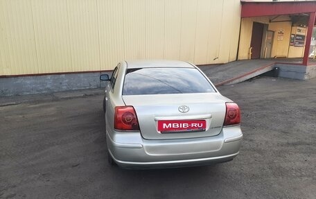 Toyota Avensis III рестайлинг, 2005 год, 700 000 рублей, 10 фотография