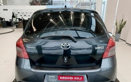 Toyota Yaris III рестайлинг, 2006 год, 569 000 рублей, 6 фотография