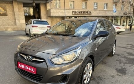 Hyundai Solaris II рестайлинг, 2011 год, 910 000 рублей, 1 фотография