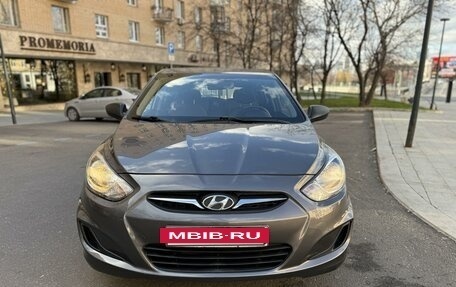 Hyundai Solaris II рестайлинг, 2011 год, 910 000 рублей, 2 фотография