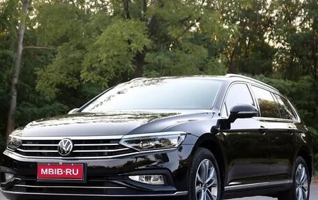 Volkswagen Passat B8 рестайлинг, 2021 год, 3 240 000 рублей, 1 фотография