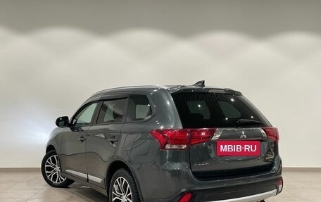 Mitsubishi Outlander III рестайлинг 3, 2018 год, 1 749 000 рублей, 4 фотография