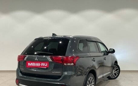 Mitsubishi Outlander III рестайлинг 3, 2018 год, 1 749 000 рублей, 6 фотография