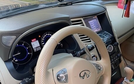 Infiniti QX70, 2013 год, 2 670 000 рублей, 9 фотография