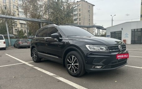 Volkswagen Tiguan II, 2017 год, 2 590 000 рублей, 3 фотография