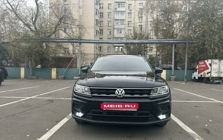 Volkswagen Tiguan II, 2017 год, 2 590 000 рублей, 2 фотография