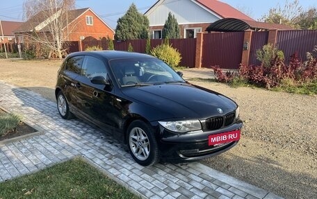 BMW 1 серия, 2008 год, 800 000 рублей, 6 фотография