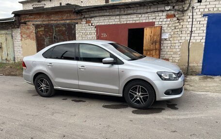 Volkswagen Polo VI (EU Market), 2011 год, 650 000 рублей, 2 фотография