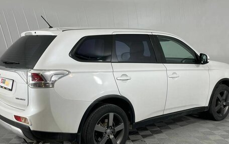 Mitsubishi Outlander III рестайлинг 3, 2014 год, 1 600 000 рублей, 5 фотография