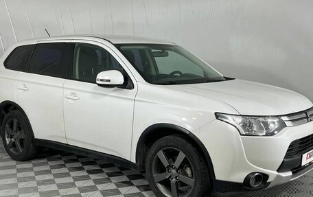 Mitsubishi Outlander III рестайлинг 3, 2014 год, 1 600 000 рублей, 3 фотография