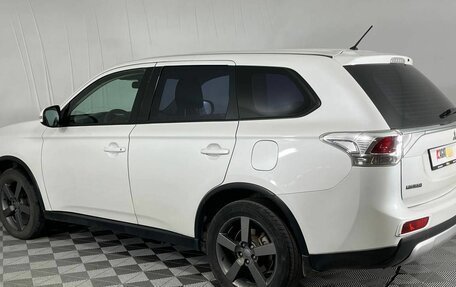 Mitsubishi Outlander III рестайлинг 3, 2014 год, 1 600 000 рублей, 7 фотография