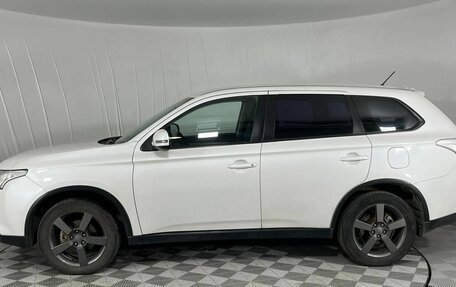 Mitsubishi Outlander III рестайлинг 3, 2014 год, 1 600 000 рублей, 8 фотография