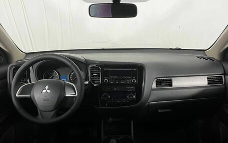 Mitsubishi Outlander III рестайлинг 3, 2014 год, 1 600 000 рублей, 11 фотография