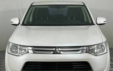 Mitsubishi Outlander III рестайлинг 3, 2014 год, 1 600 000 рублей, 2 фотография