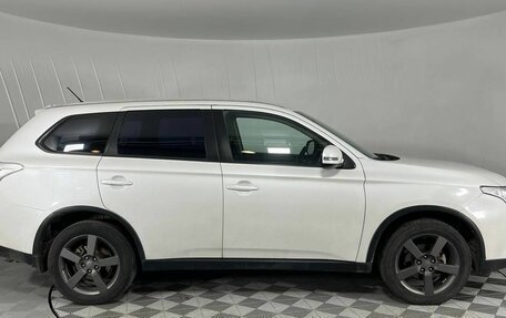 Mitsubishi Outlander III рестайлинг 3, 2014 год, 1 600 000 рублей, 4 фотография