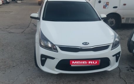 KIA Rio IV, 2018 год, 1 700 000 рублей, 2 фотография