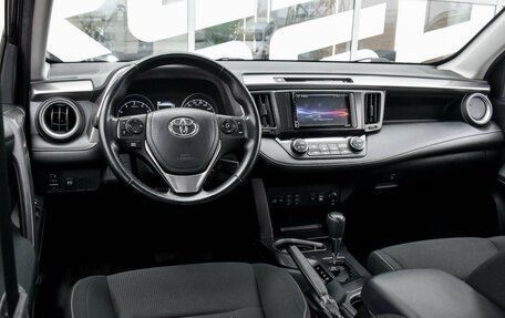 Toyota RAV4, 2018 год, 2 599 000 рублей, 6 фотография