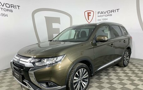 Mitsubishi Outlander III рестайлинг 3, 2019 год, 2 300 000 рублей, 1 фотография