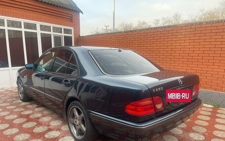 Mercedes-Benz E-Класс, 1998 год, 720 000 рублей, 2 фотография