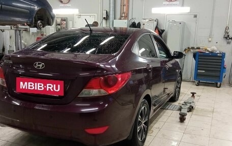 Hyundai Solaris II рестайлинг, 2011 год, 600 000 рублей, 3 фотография