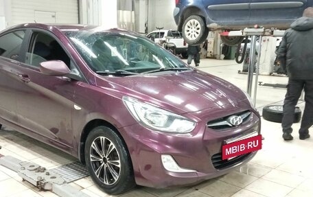 Hyundai Solaris II рестайлинг, 2011 год, 600 000 рублей, 2 фотография