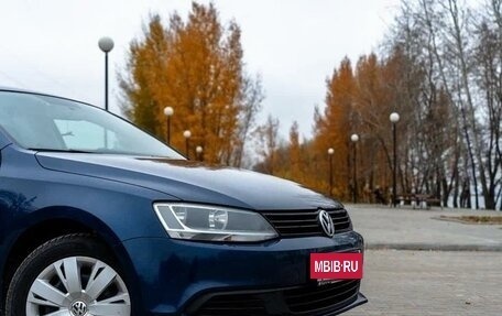 Volkswagen Jetta VI, 2011 год, 990 000 рублей, 2 фотография