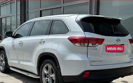 Toyota Highlander III, 2021 год, 3 500 000 рублей, 6 фотография