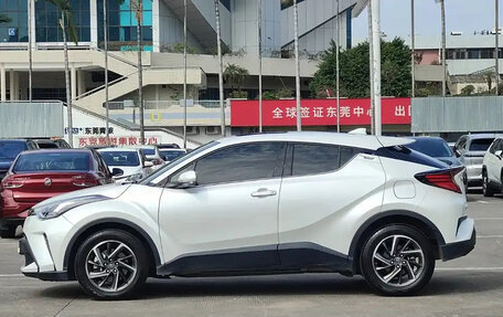 Toyota C-HR I рестайлинг, 2022 год, 1 895 037 рублей, 4 фотография