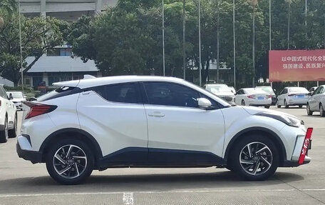 Toyota C-HR I рестайлинг, 2022 год, 1 895 037 рублей, 8 фотография