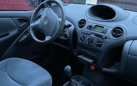 Toyota Yaris I рестайлинг, 2001 год, 450 000 рублей, 3 фотография