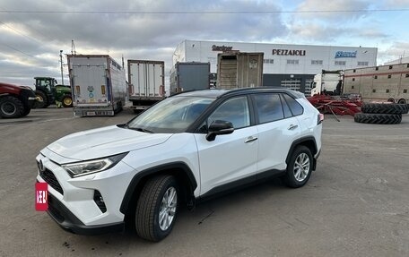 Toyota RAV4, 2019 год, 4 950 000 рублей, 2 фотография