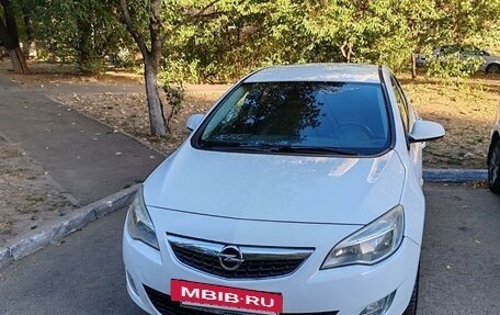 Opel Astra J, 2010 год, 850 000 рублей, 8 фотография