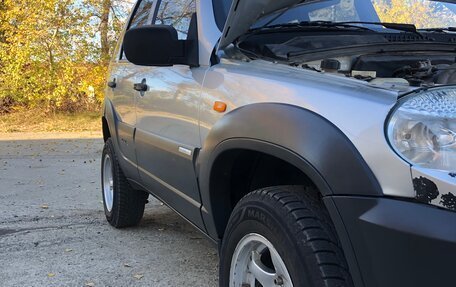 Chevrolet Niva I рестайлинг, 2010 год, 550 000 рублей, 3 фотография