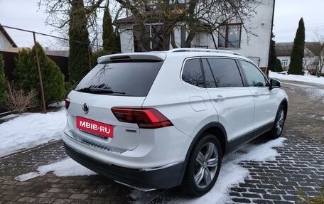 Volkswagen Tiguan II, 2019 год, 2 800 000 рублей, 4 фотография