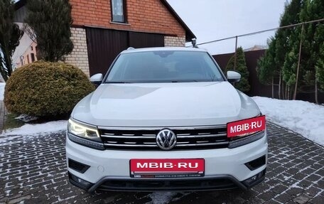 Volkswagen Tiguan II, 2019 год, 2 800 000 рублей, 2 фотография