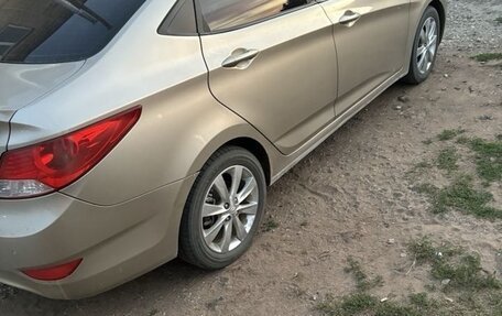 Hyundai Solaris II рестайлинг, 2011 год, 950 000 рублей, 3 фотография