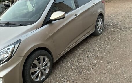 Hyundai Solaris II рестайлинг, 2011 год, 950 000 рублей, 4 фотография