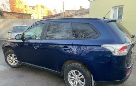 Mitsubishi Outlander III рестайлинг 3, 2013 год, 1 600 000 рублей, 2 фотография