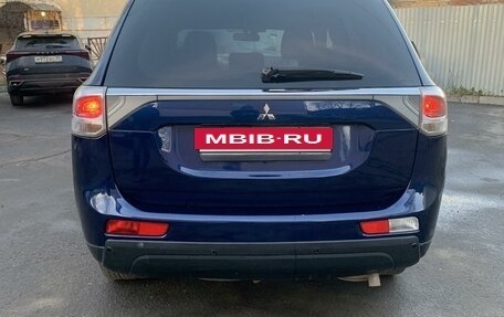 Mitsubishi Outlander III рестайлинг 3, 2013 год, 1 600 000 рублей, 3 фотография