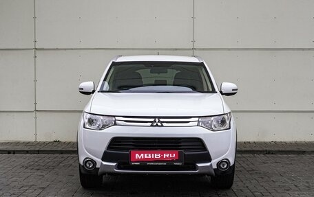 Mitsubishi Outlander III рестайлинг 3, 2014 год, 1 795 000 рублей, 3 фотография