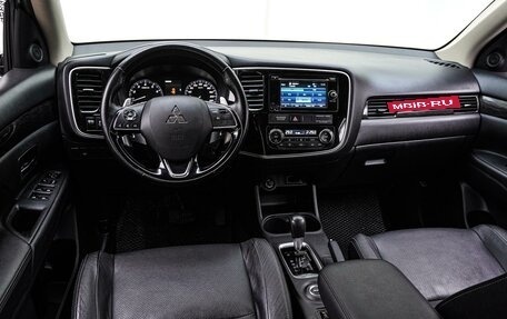 Mitsubishi Outlander III рестайлинг 3, 2015 год, 2 198 000 рублей, 6 фотография