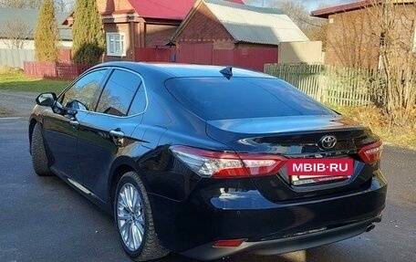 Toyota Camry, 2019 год, 3 250 000 рублей, 4 фотография