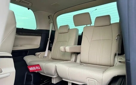 Toyota Alphard III, 2021 год, 11 000 000 рублей, 15 фотография