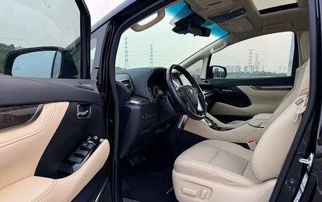 Toyota Alphard III, 2021 год, 11 000 000 рублей, 21 фотография