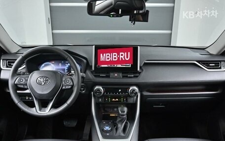 Toyota RAV4, 2023 год, 4 050 000 рублей, 7 фотография