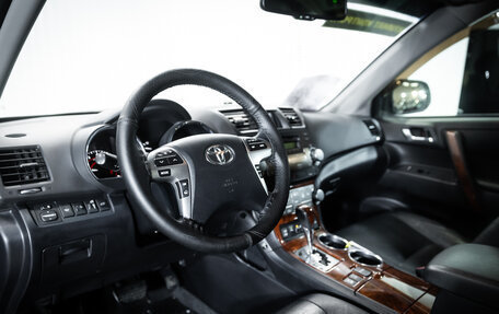 Toyota Highlander III, 2012 год, 2 050 000 рублей, 10 фотография