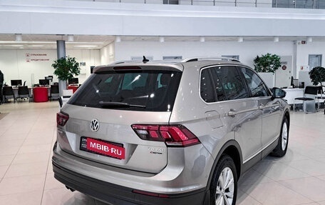 Volkswagen Tiguan II, 2017 год, 2 468 000 рублей, 6 фотография